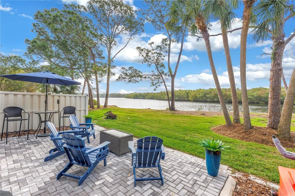 912 MYAKKA COURT NE ST PETERSBURG, FL 33702