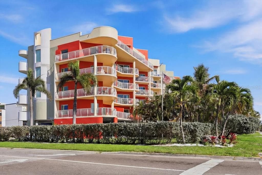 11605 GULF BOULEVARD UNIT 206 TREASURE ISLAND, FL 33706