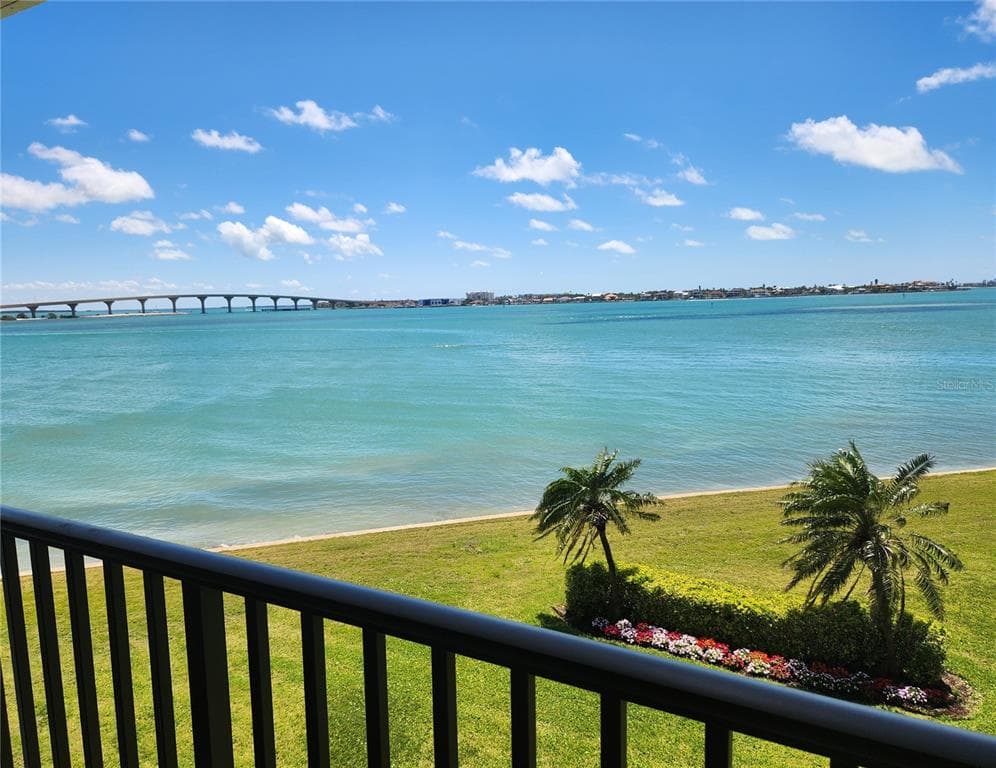6287 BAHIA DEL MAR CIRCLE UNIT 311 ST PETERSBURG, FL 33715