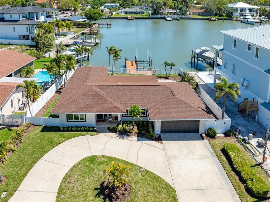 405 BUTTONWOOD LANE LARGO, FL 33770