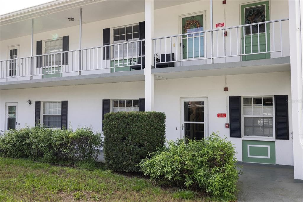 200 GLENNES LANE UNIT 111 DUNEDIN, FL 34698
