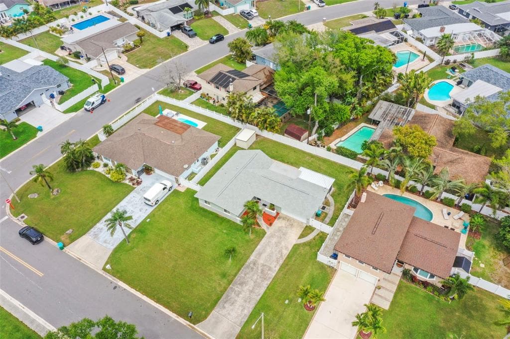 7955 BAYSHORE DRIVE SEMINOLE, FL 33776