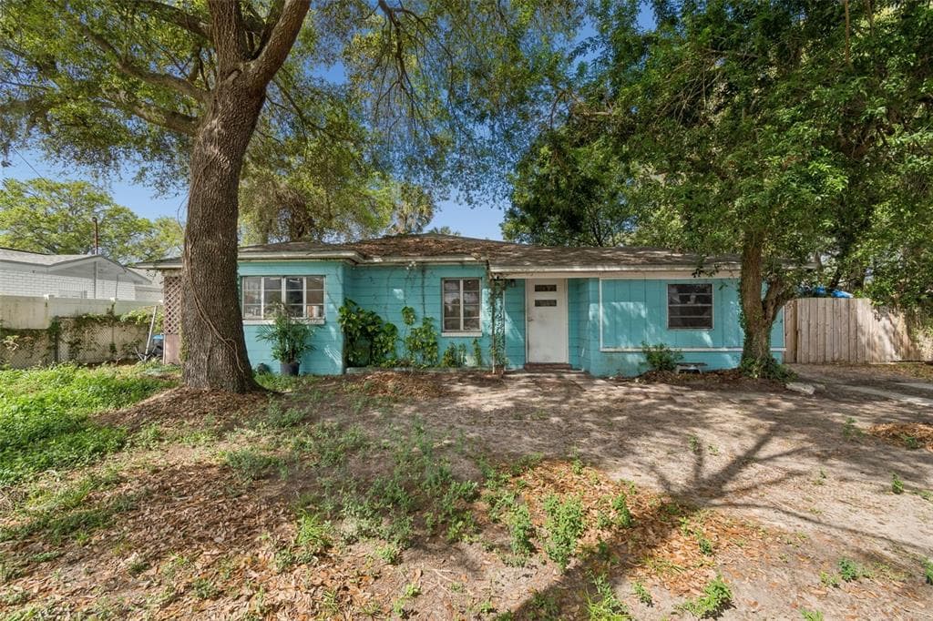 8730 N CALDER PLACE TAMPA, FL 33604