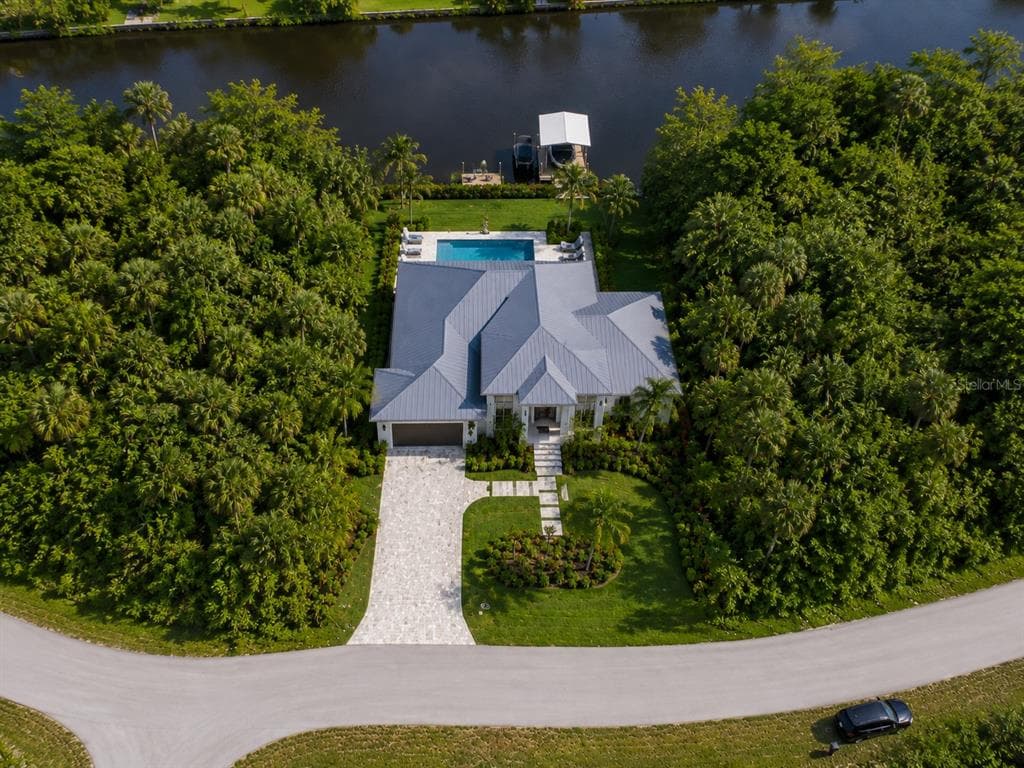 594 MCDILL DRIVE PORT CHARLOTTE, FL 33953