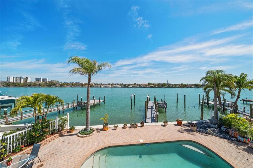 8685 E BAY DRIVE TREASURE ISLAND, FL 33706