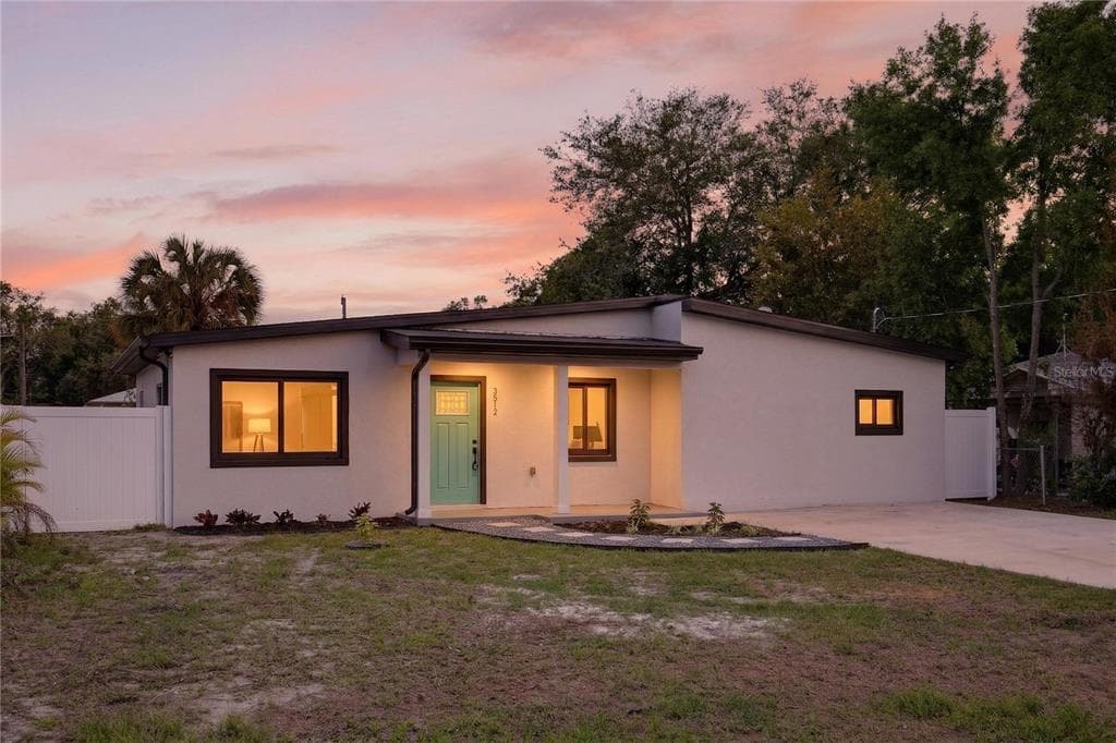 3512 W MCELROY AVENUE TAMPA, FL 33611