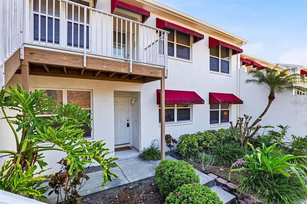 1440 WATER VIEW DRIVE W UNIT 101 LARGO, FL 33771