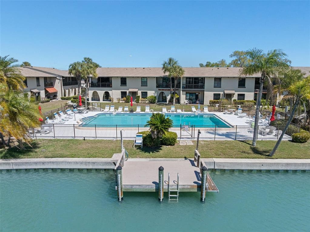 505 PLAZA SEVILLE COURT UNIT 11 TREASURE ISLAND, FL 33706