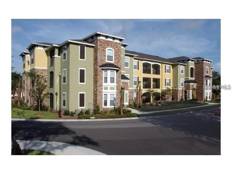 10209 COURTNEY PALMS BOULEVARD UNIT 304 TAMPA, FL 33619
