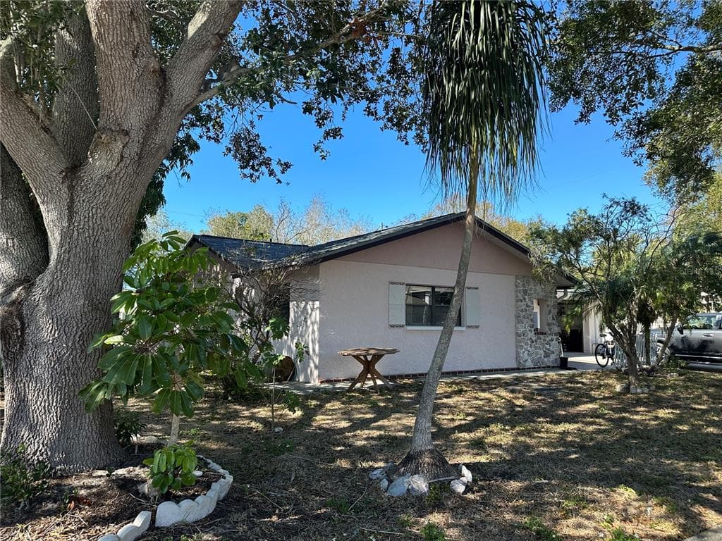 719 CHARLOTTE AVENUE TARPON SPRINGS, FL 34689