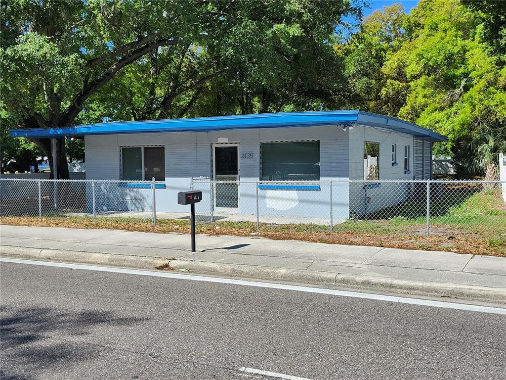 2135 2135 SOUTH 78TH STREET TAMPA, FL 33619