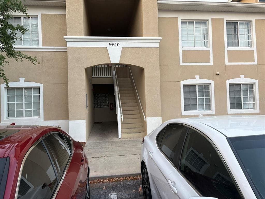 9610 SEADALE COURT UNIT 102 RIVERVIEW, FL 33578