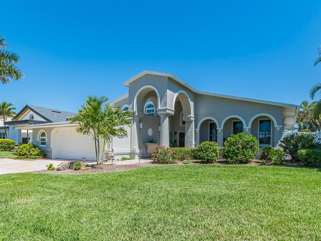 707 SNUG ISLAND CLEARWATER BEACH, FL 33767