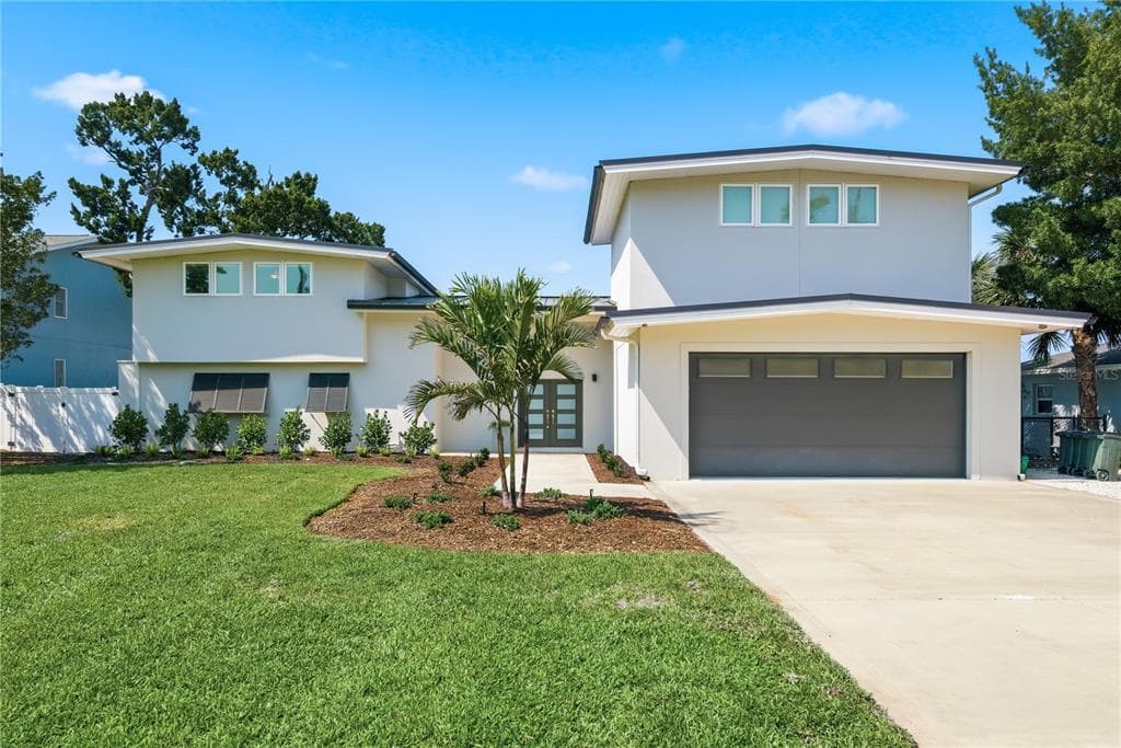 915 BAYSHORE DRIVE TARPON SPRINGS, FL 34689
