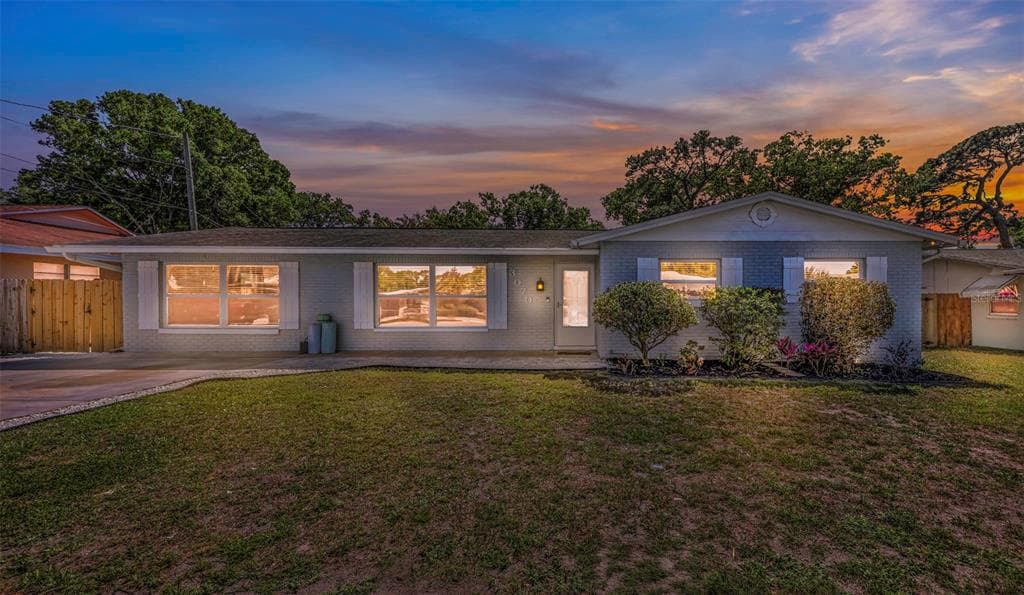 3070 DRYER AVENUE LARGO, FL 33770