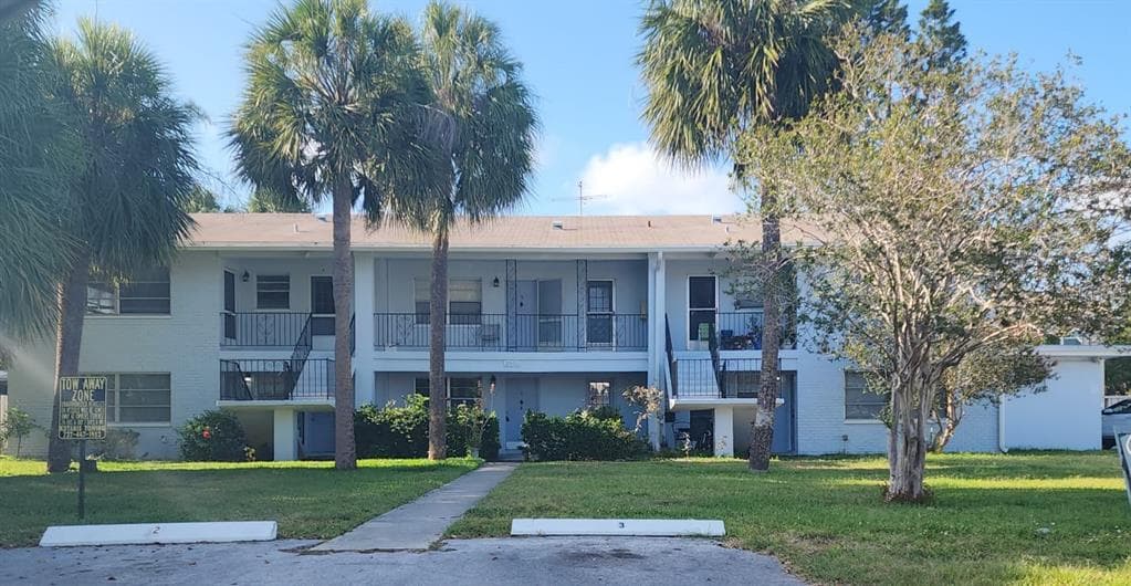 2501 RENATTA DRIVE UNIT 4 BELLEAIR BLUFFS, FL 33770