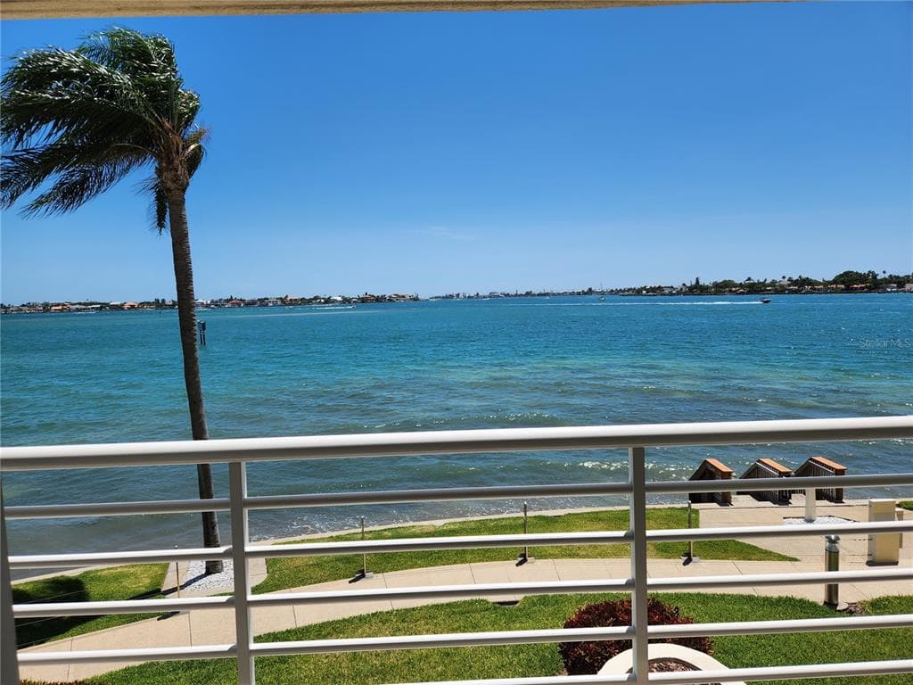 6105 BAHIA DEL MAR CIRCLE UNIT 283 ST PETERSBURG, FL 33715