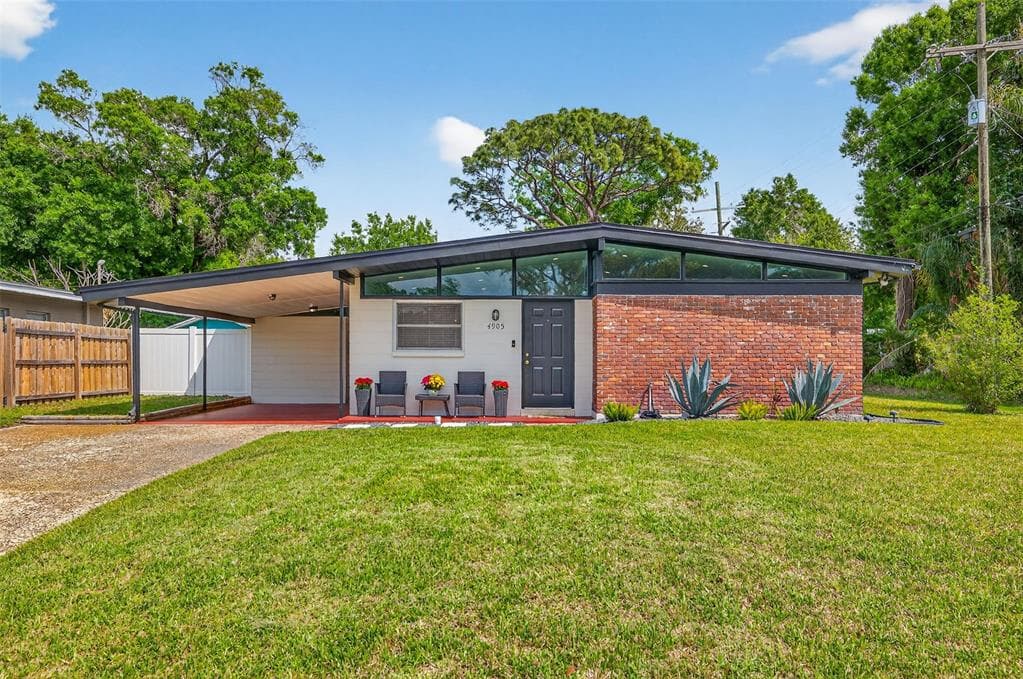 4905 N MENDENHALL DRIVE TAMPA, FL 33603