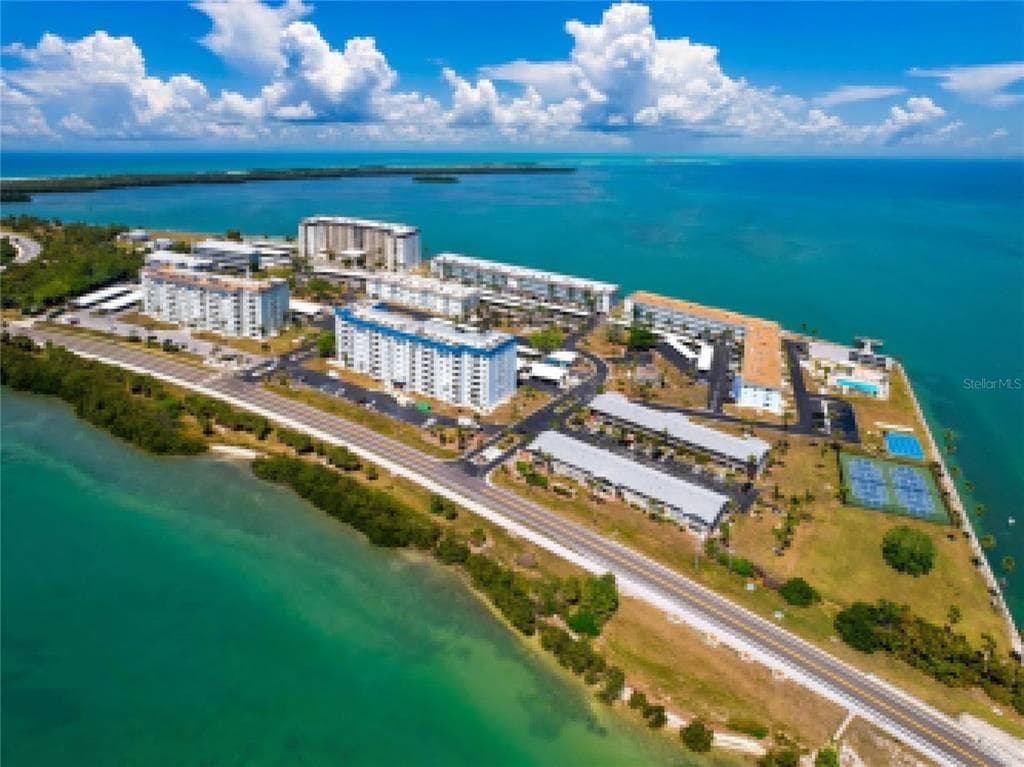 7 ISLAND PARK PLACE UNIT 204 DUNEDIN, FL 34698