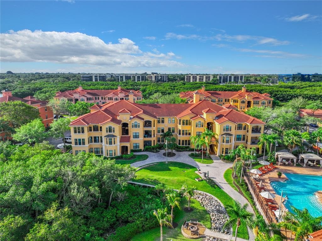 2724 VIA MURANO UNIT 615 CLEARWATER, FL 33764
