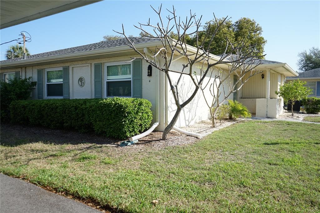 1901 CANTERBURY LANE UNIT 4 SUN CITY CENTER, FL 33573