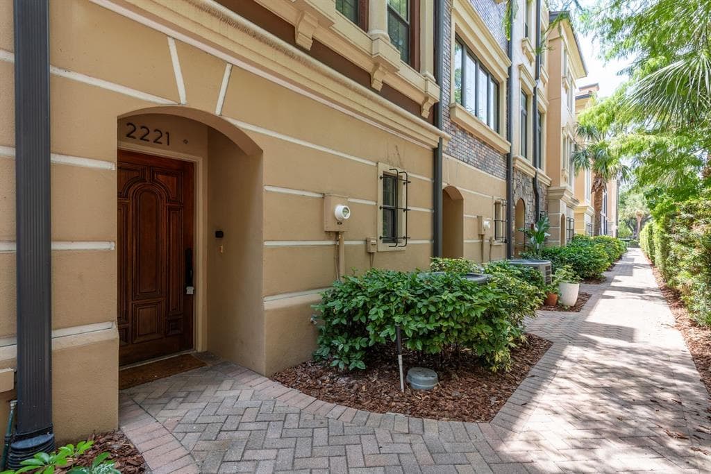2221 SOHO BAY COURT