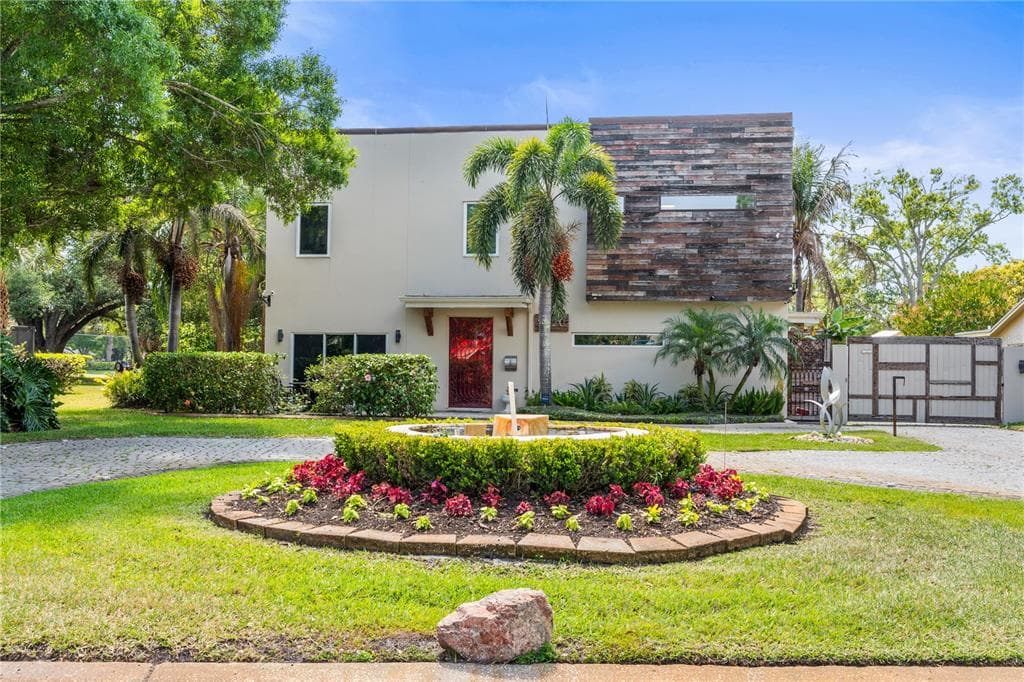 2520 GOMAZ WAY S ST PETERSBURG, FL 33712