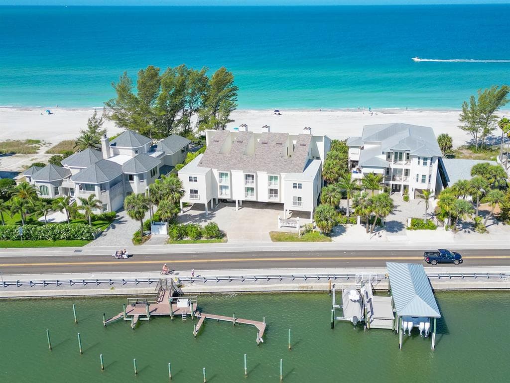 20204 GULF BOULEVARD UNIT 3 INDIAN SHORES, FL 33785