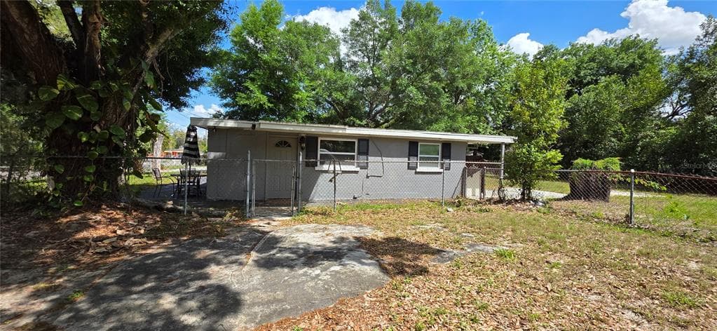 4215 E HENRY AVENUE TAMPA, FL 33610