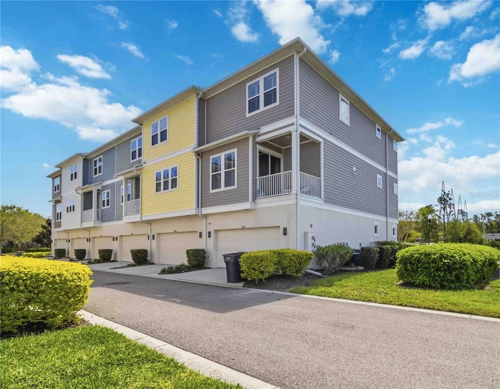 9545 W PARK VILLAGE DRIVE TAMPA, FL 33626