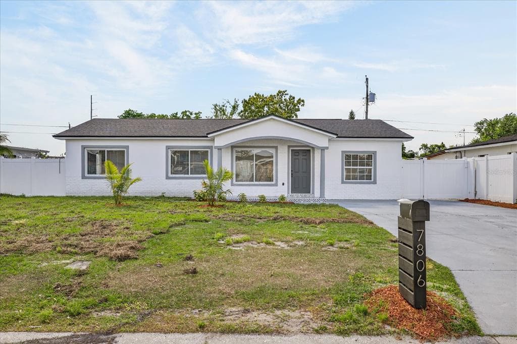 7806 N JAMAICA STREET TAMPA, FL 33614