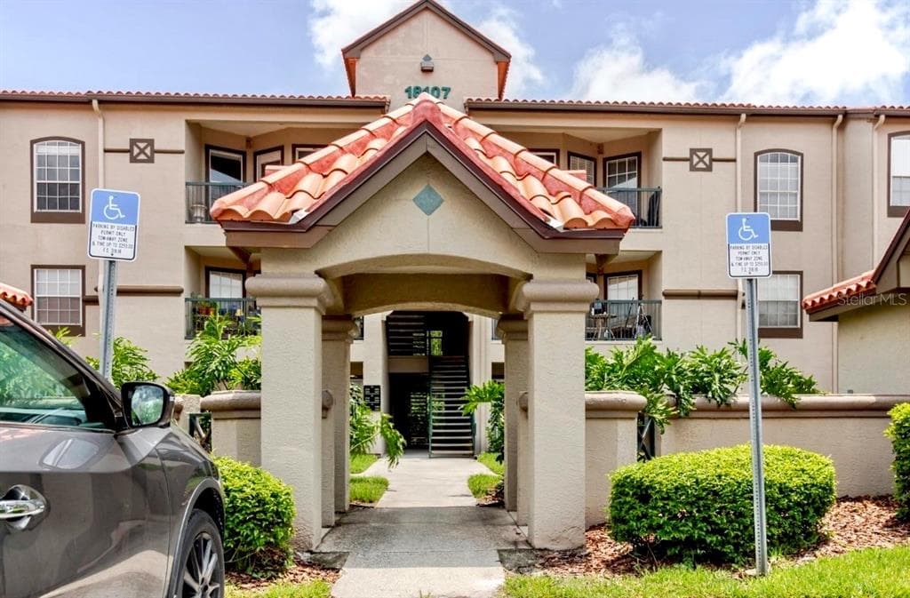 18107 PEREGRINES PERCH PLACE UNIT 6303 LUTZ, FL 33558