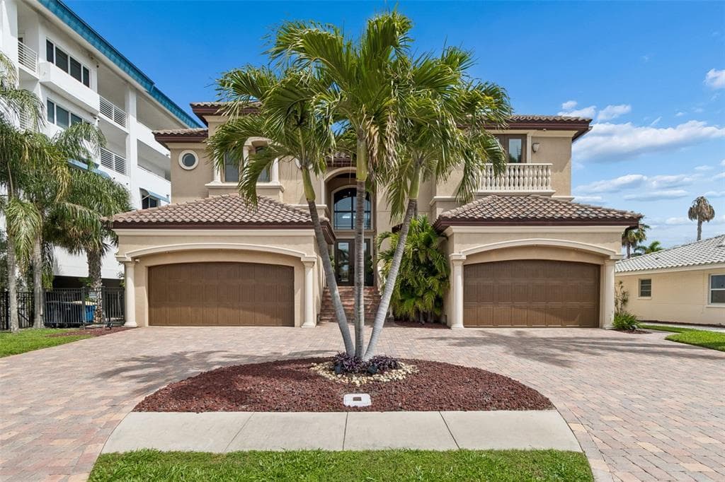 108 BAYSIDE DRIVE CLEARWATER BEACH, FL 33767