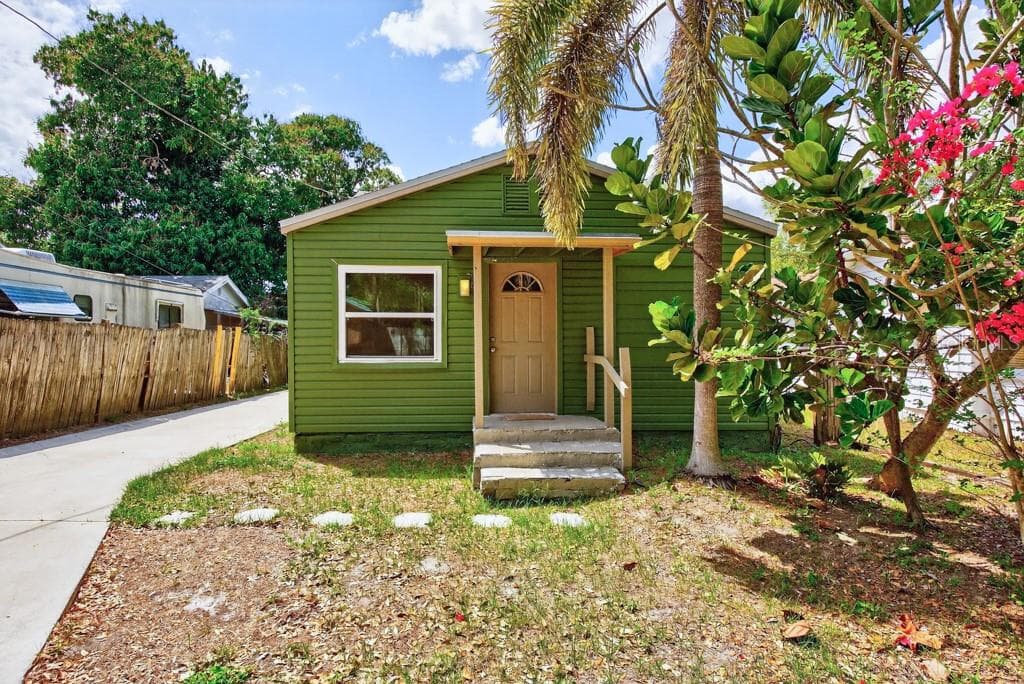5818 39TH STREET N ST PETERSBURG, FL 33714