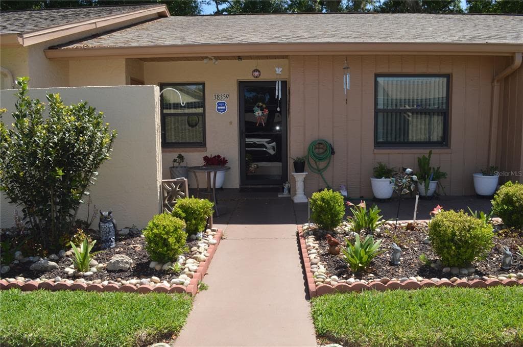 38359 IRONWOOD PLACE UNIT 38359 ZEPHYRHILLS, FL 33542