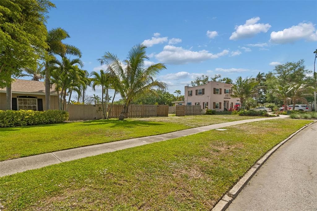 603 CASABELLA DRIVE BRADENTON, FL 34209