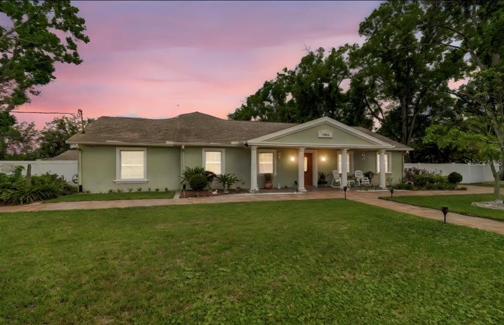 9406 W FLORA STREET TAMPA, FL 33615