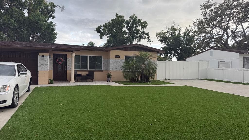 2106 W CLUSTER AVENUE TAMPA, FL 33604