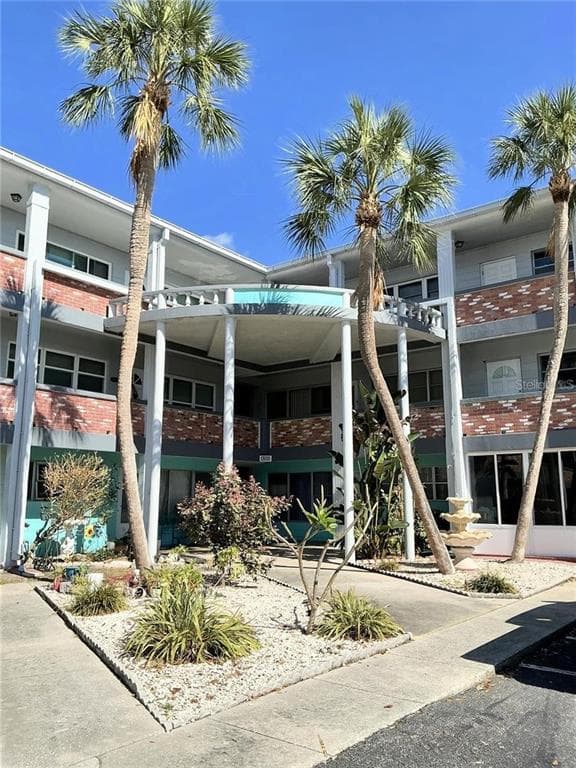 4300 58TH STREET N UNIT 1913 KENNETH CITY, FL 33709