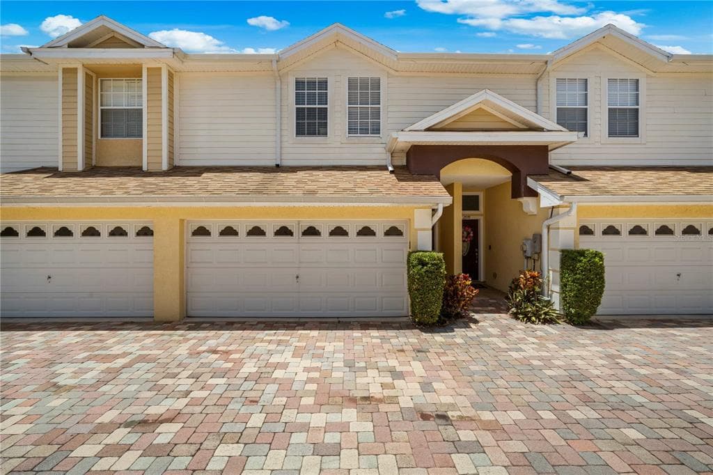 2974 ESTANCIA PLACE CLEARWATER, FL 33761