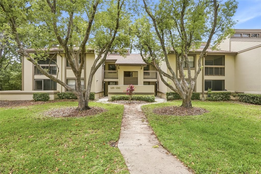 130 WOODLAKE WYNDE UNIT 130 OLDSMAR, FL 34677