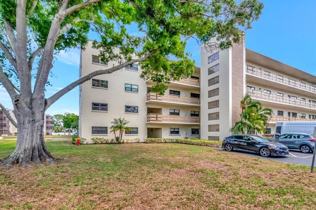 6070 80TH STREET N UNIT 215 ST PETERSBURG, FL 33709