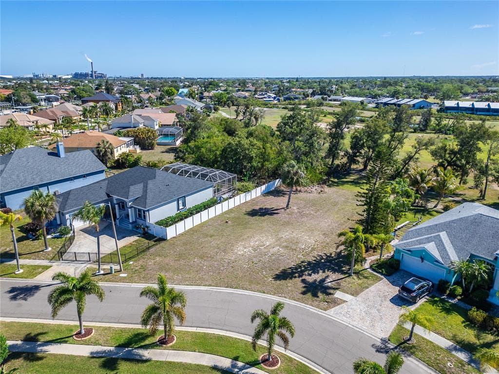 806 GREENVIEW DRIVE