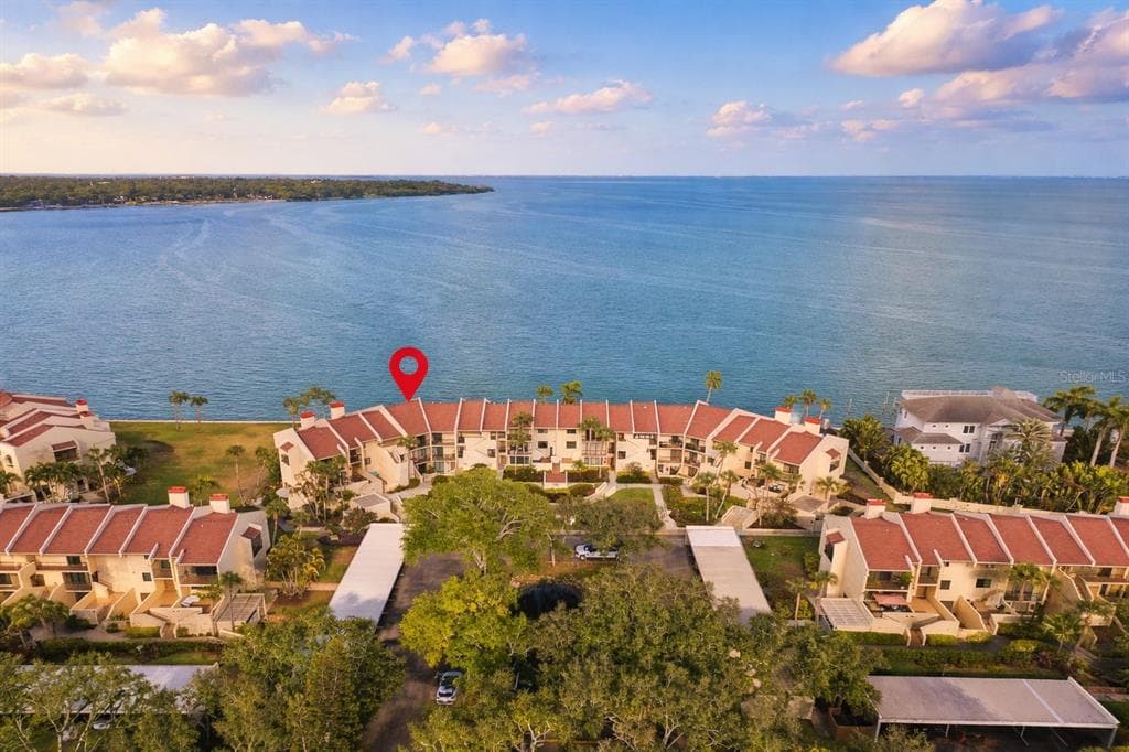 7540 SUNSHINE SKYWAY LANE S UNIT T35 ST PETERSBURG, FL 33711