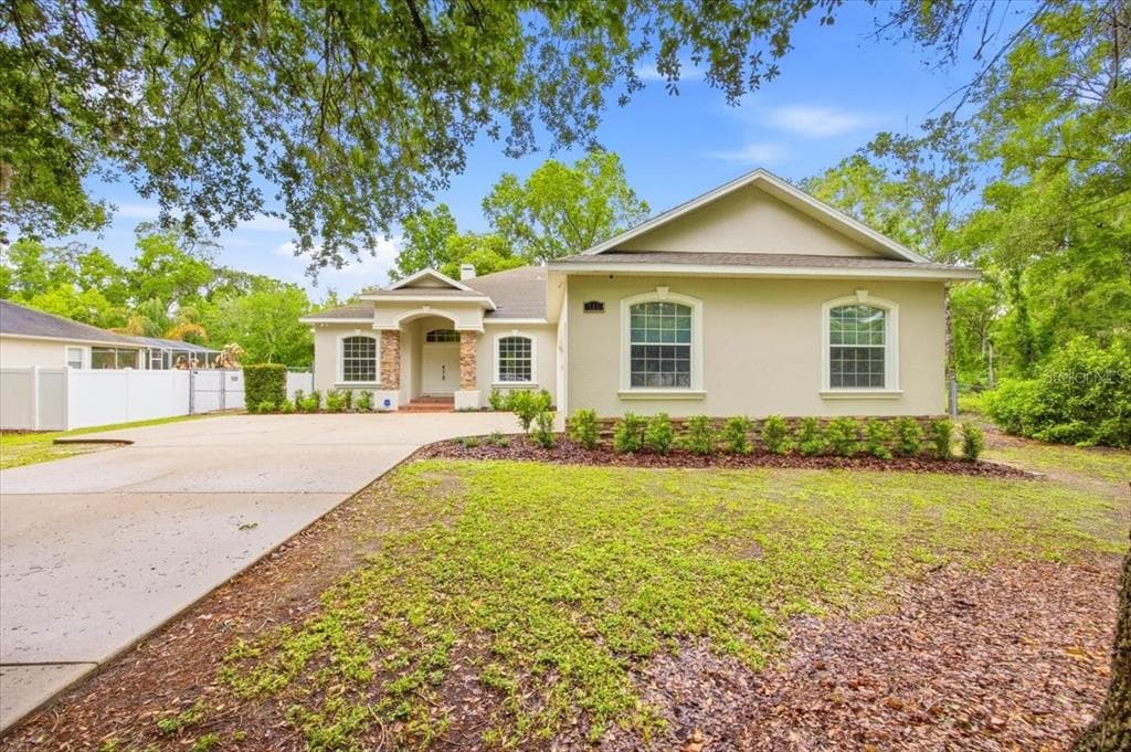 713 WHITEHALL ST PLANT CITY, FL 33563