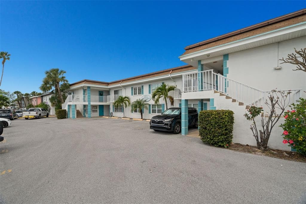 11655 3RD STREET E UNIT 1 TREASURE ISLAND, FL 33706