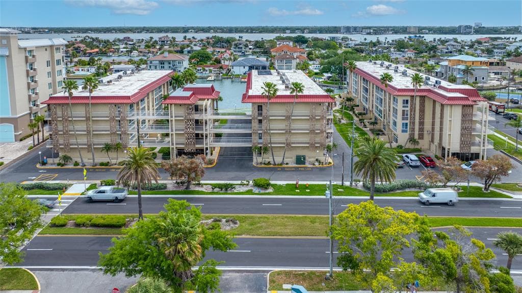 121 ISLAND WAY UNIT 323 CLEARWATER BEACH, FL 33767