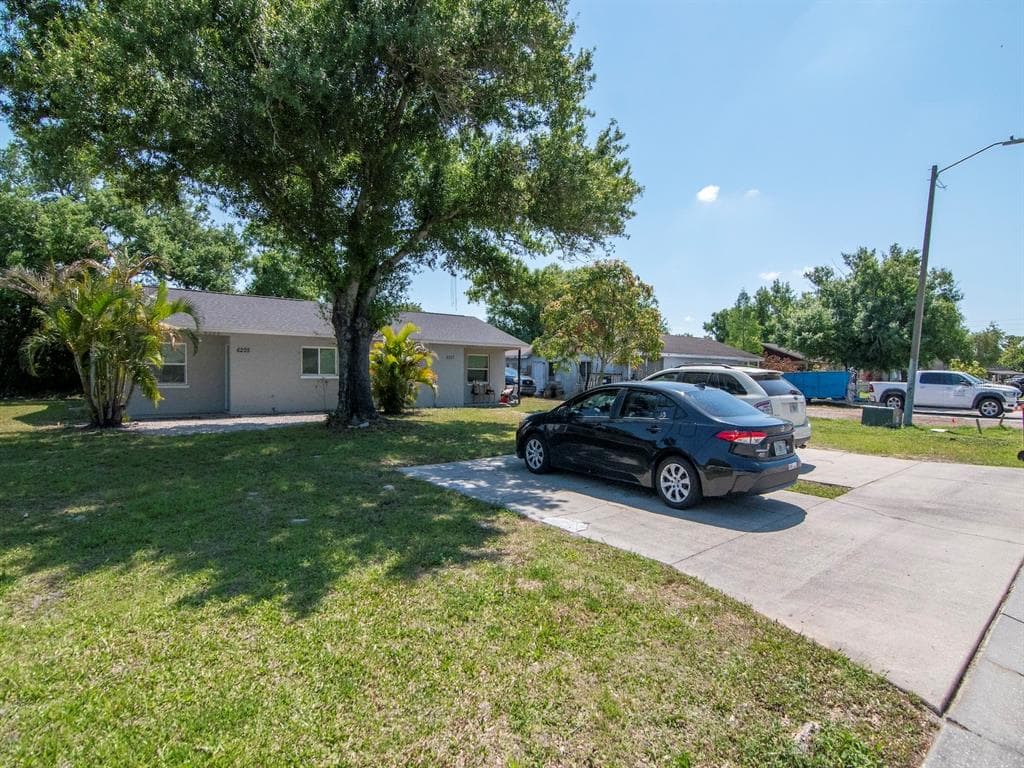 1211 62ND AVENUE E BRADENTON, FL 34203