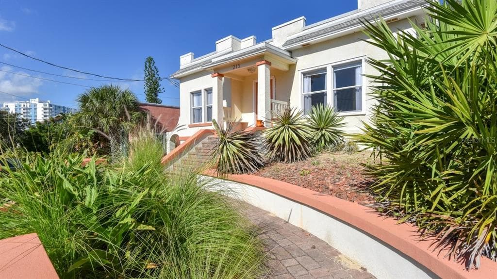 213 JESSAMINE BOULEVARD DAYTONA BEACH, FL 32118