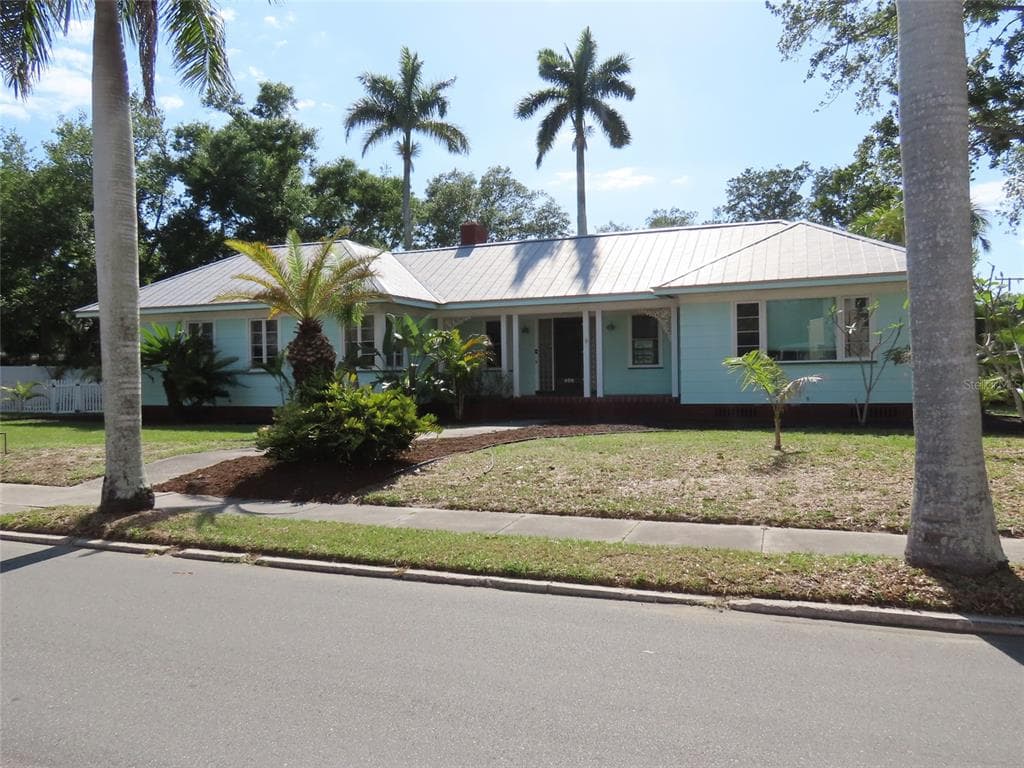 408 27TH STREET W BRADENTON, FL 34205